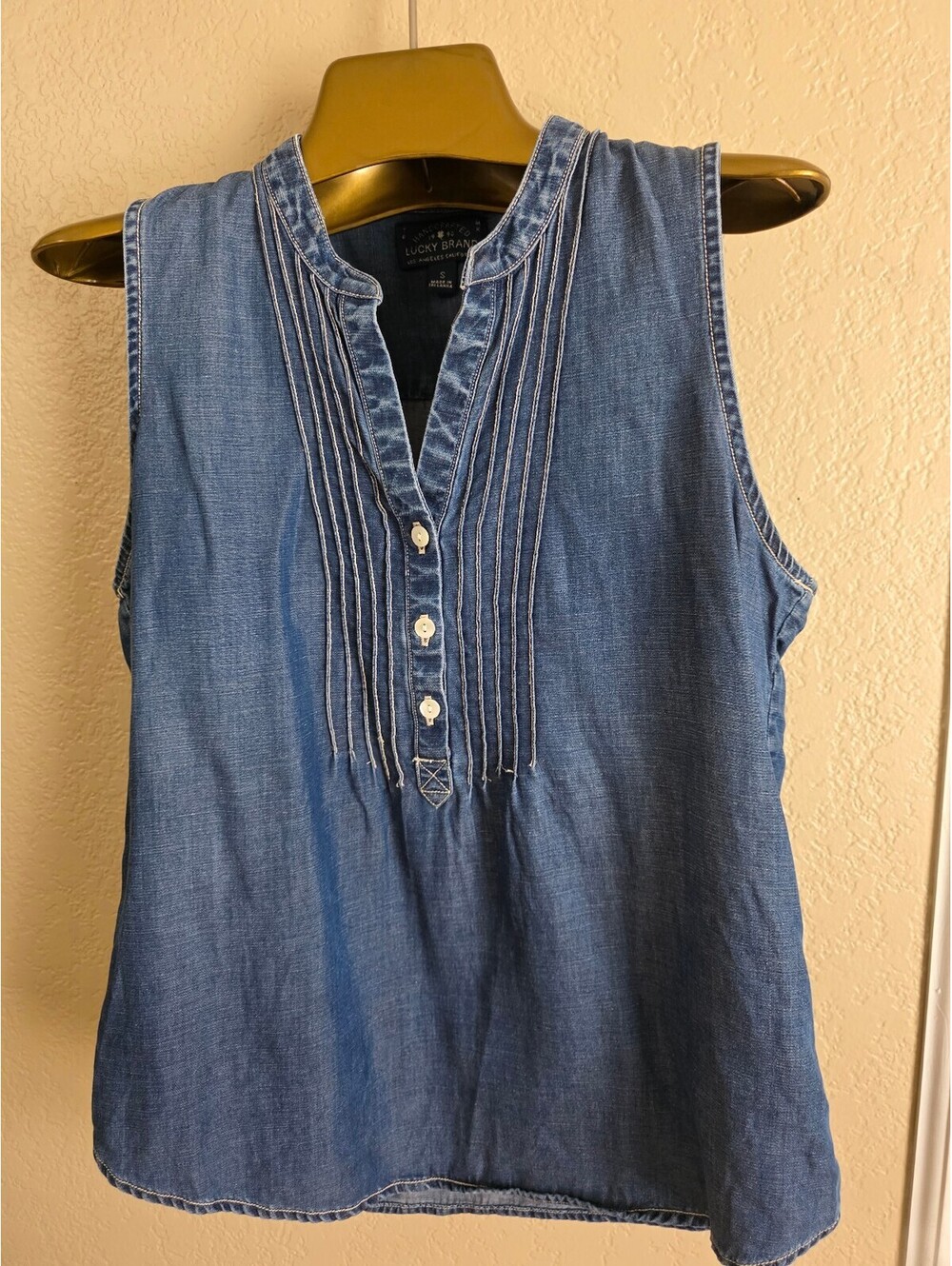 Lucky Brand Sleeveless Pintuck Chambry Denim Blouse Size Small Lightweight